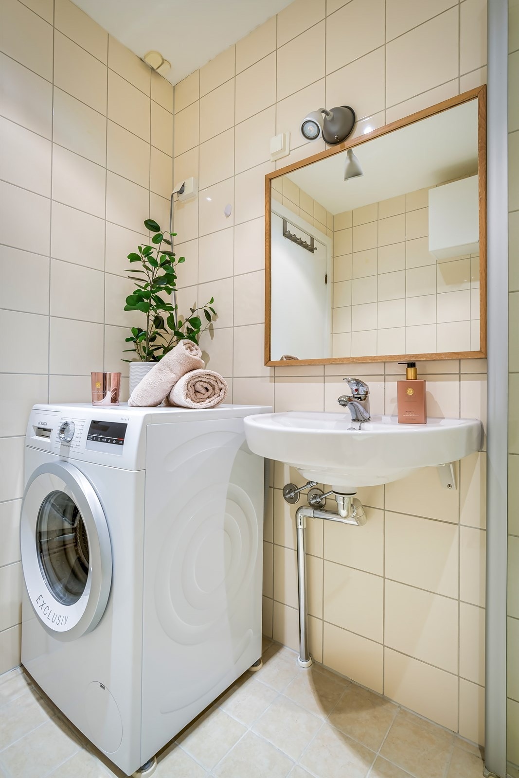 Opplegg for vaskemaskin. Galleribilde