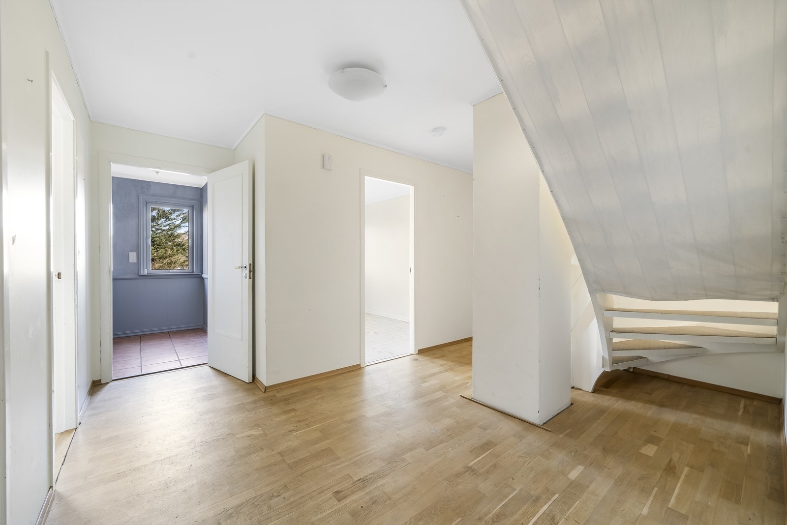 Vindfanget fører inn i gangen. Galleribilde