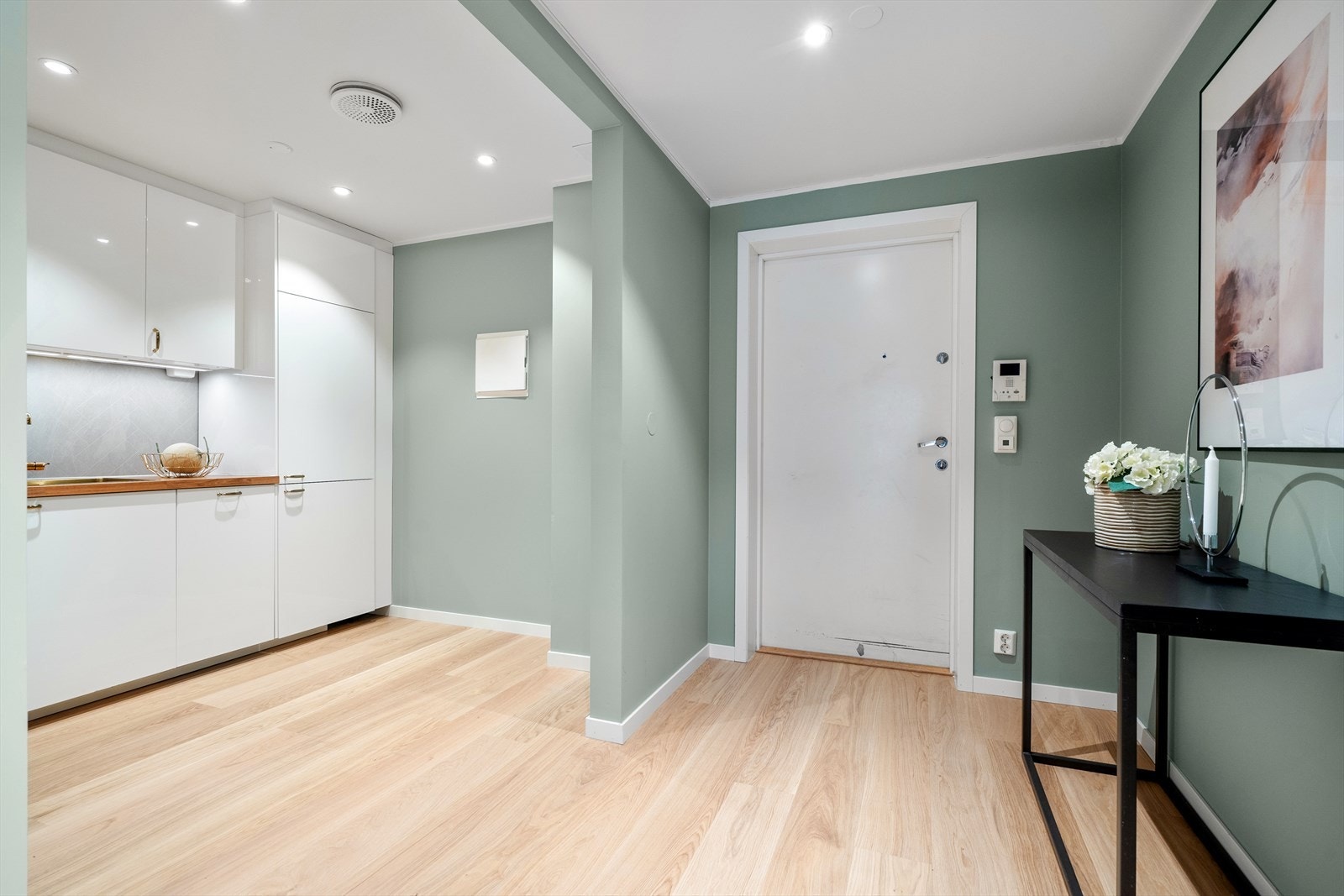 Hyggelig inngangsparti med plass til knagger og skostativ - Velkommen! Galleribilde