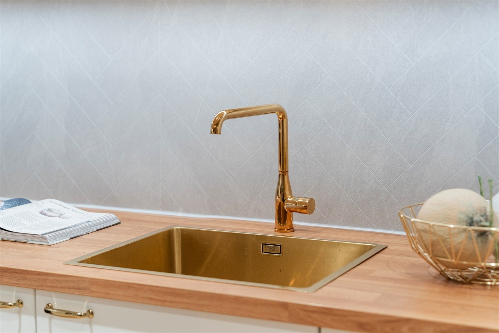 Det er valgt gode og tidsriktige materialvalg i boligen. Galleribilde