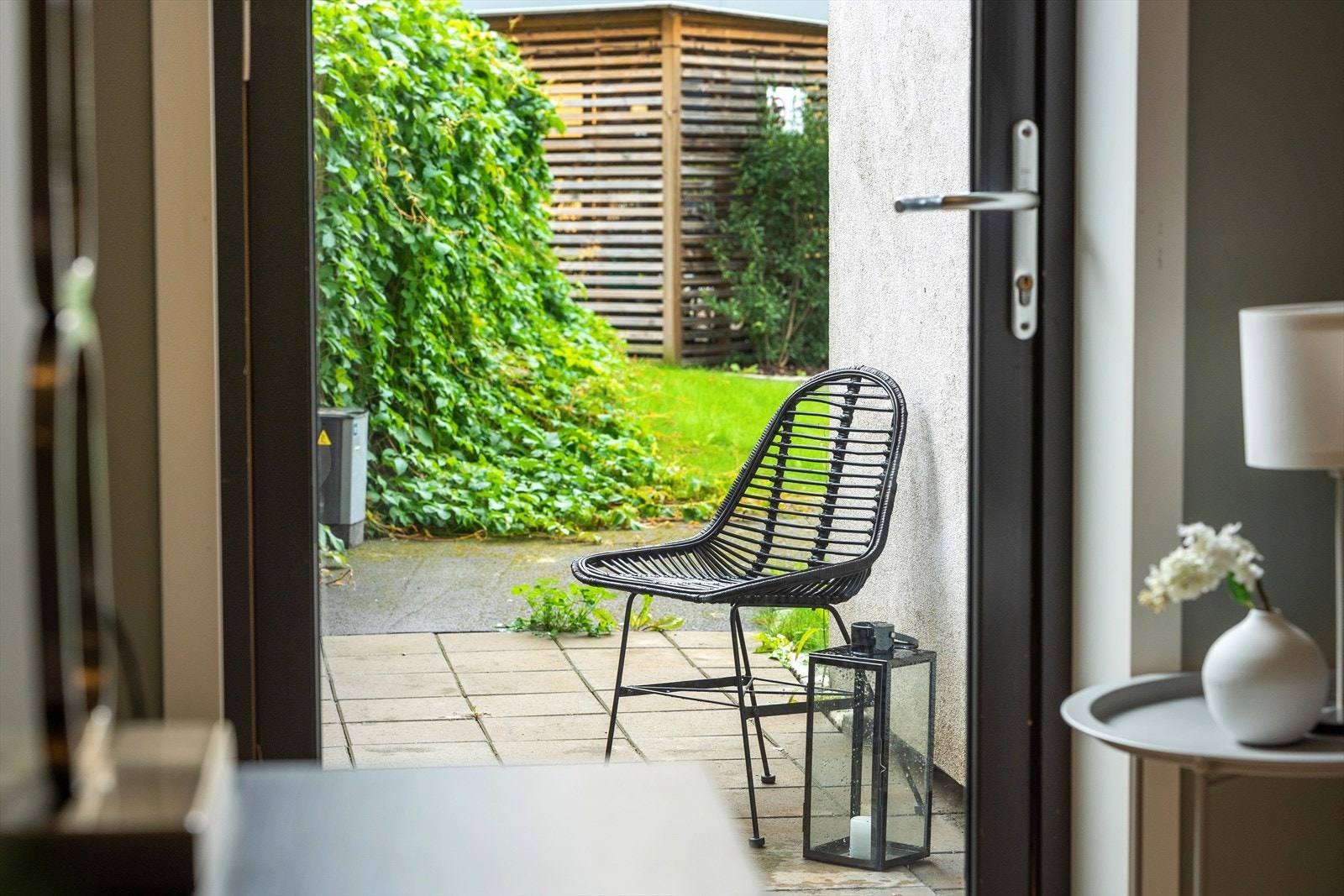 Glassdør fra soverommet som tar deg rett ut i bakgården. Galleribilde