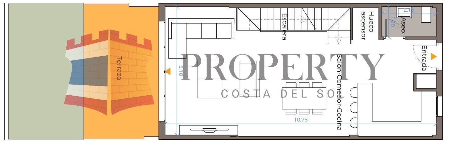 På bakkeplan er stue og kjøkken. Det er også et toalett. Utenfor stuen ligger terrassen og hagen. Galleribilde