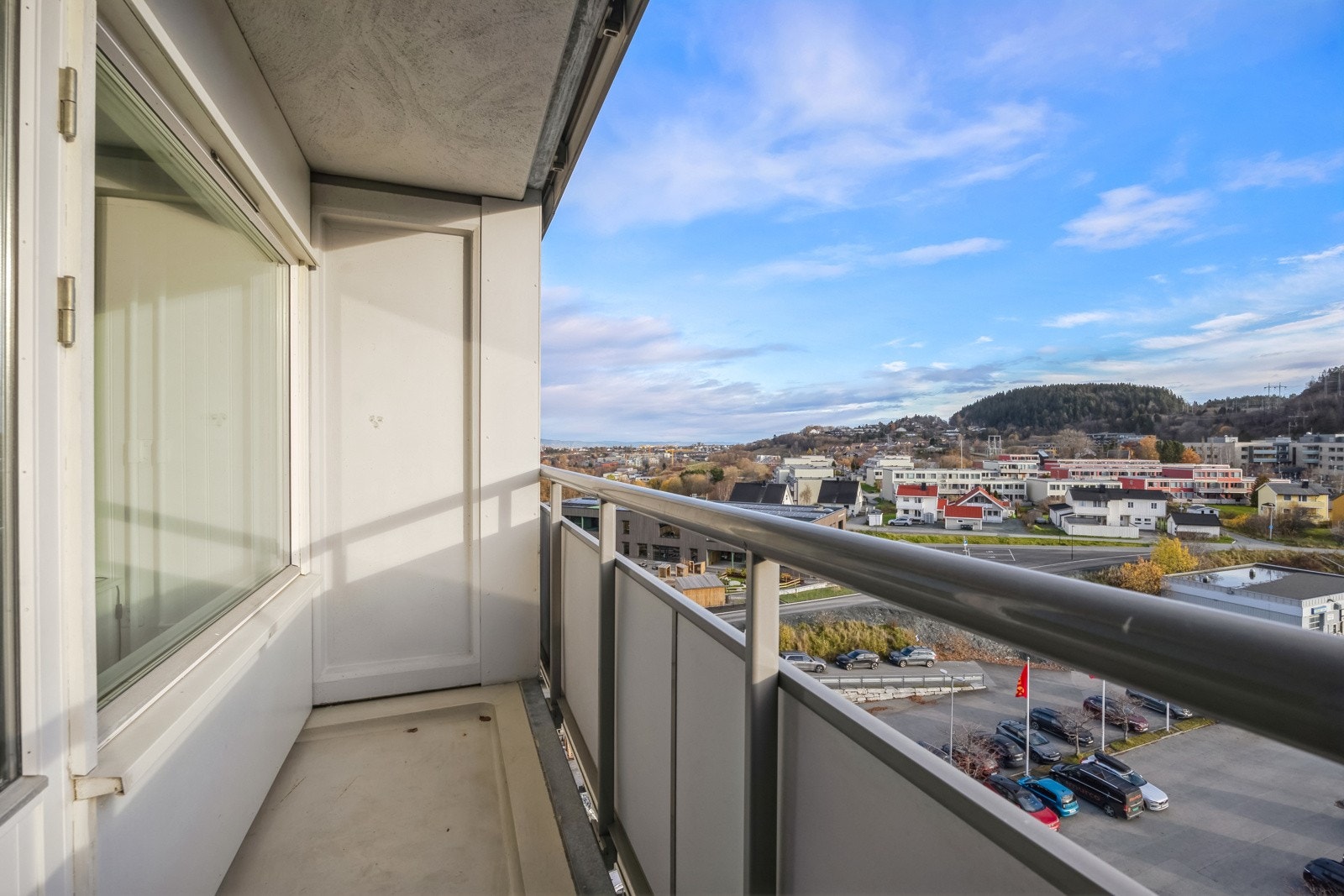 Utsiktsleiligheten ligger i 7. etasje og har totalt 5 balkonger. Galleribilde