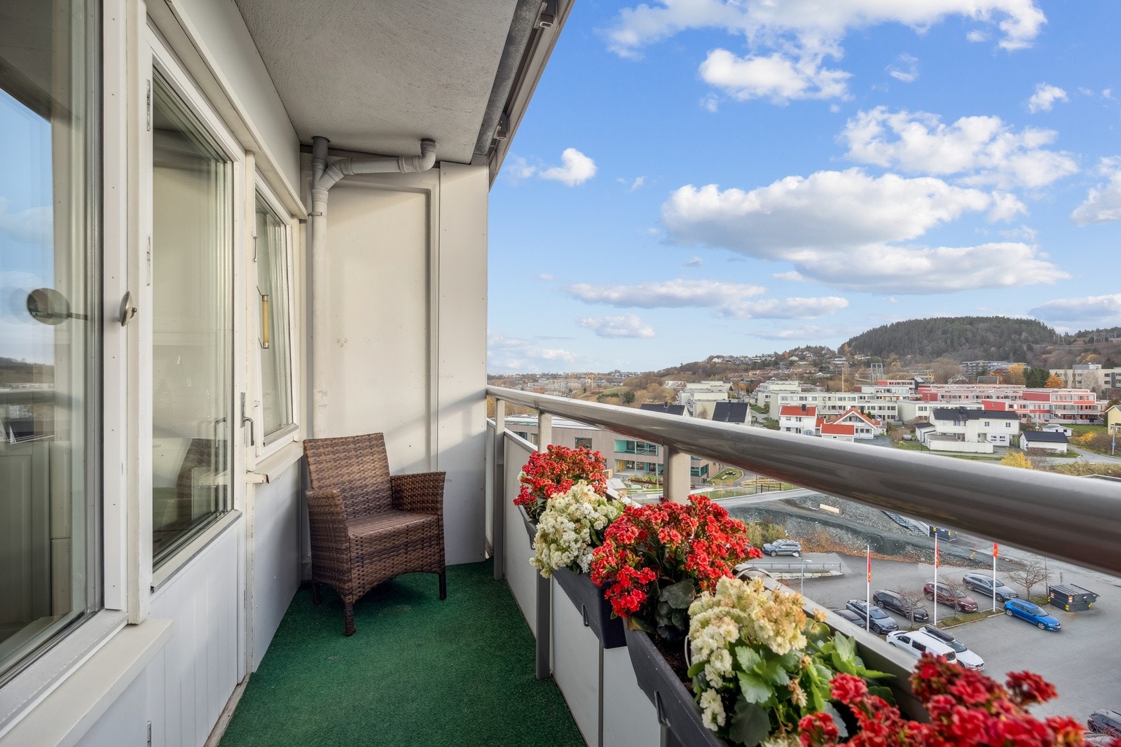 På østsiden av leiligheten er det 4 balkonger som alle er målt til 3,5 kvm. Galleribilde