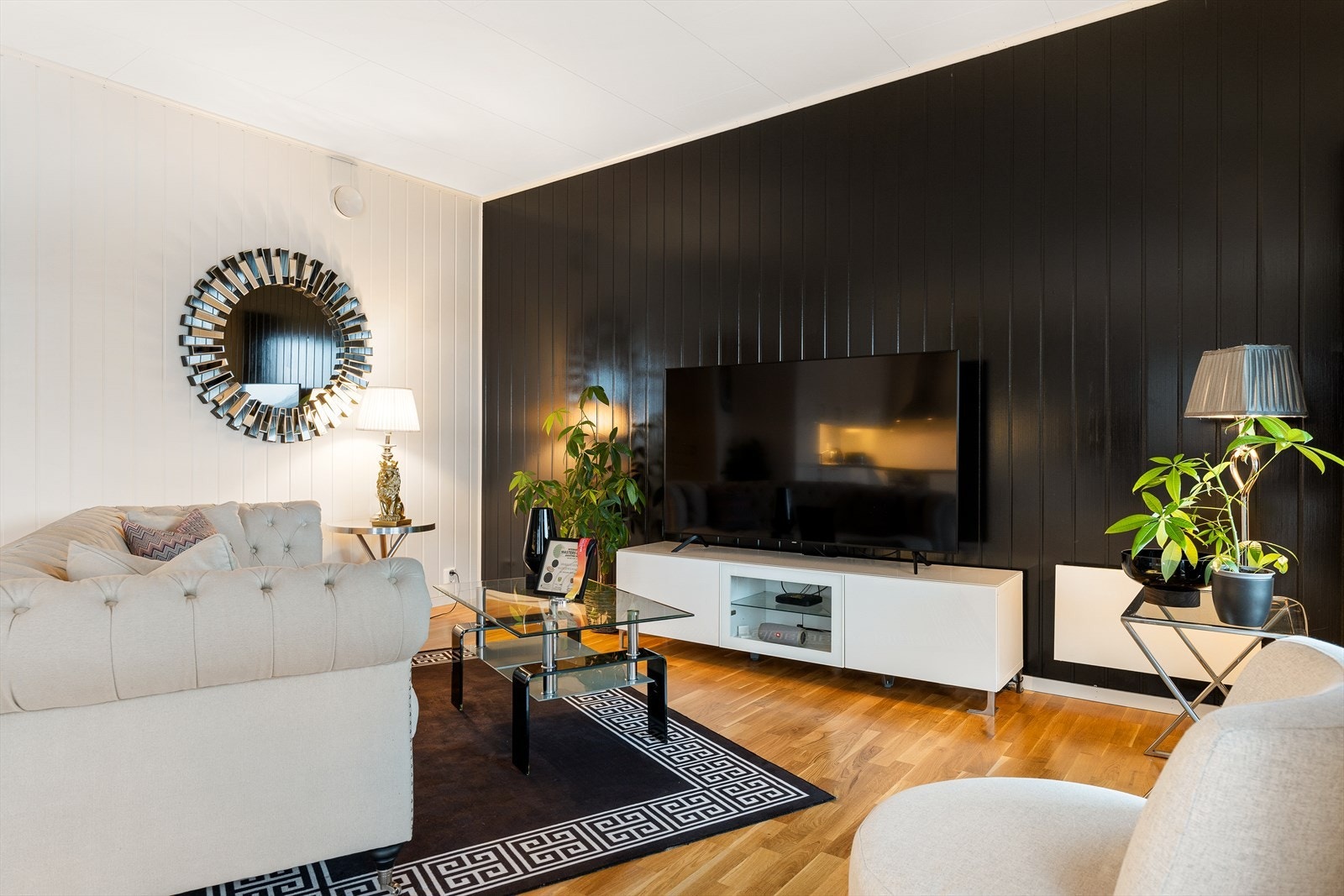 Stue/kjøkken måler totalt 32 kvadratmeter. Galleribilde