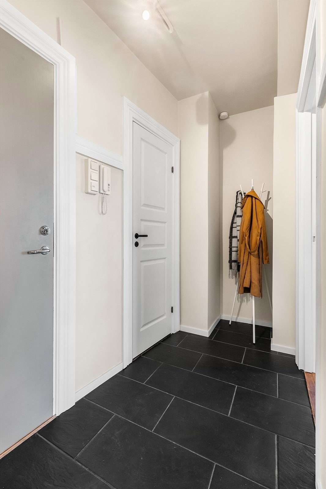 Med dørcalling slippes enkelt gjester inn fra bakkeplan. Galleribilde