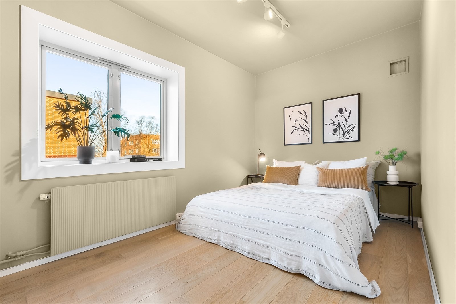 Leiligheten har to gode soverom med parkett på gulv. Galleribilde