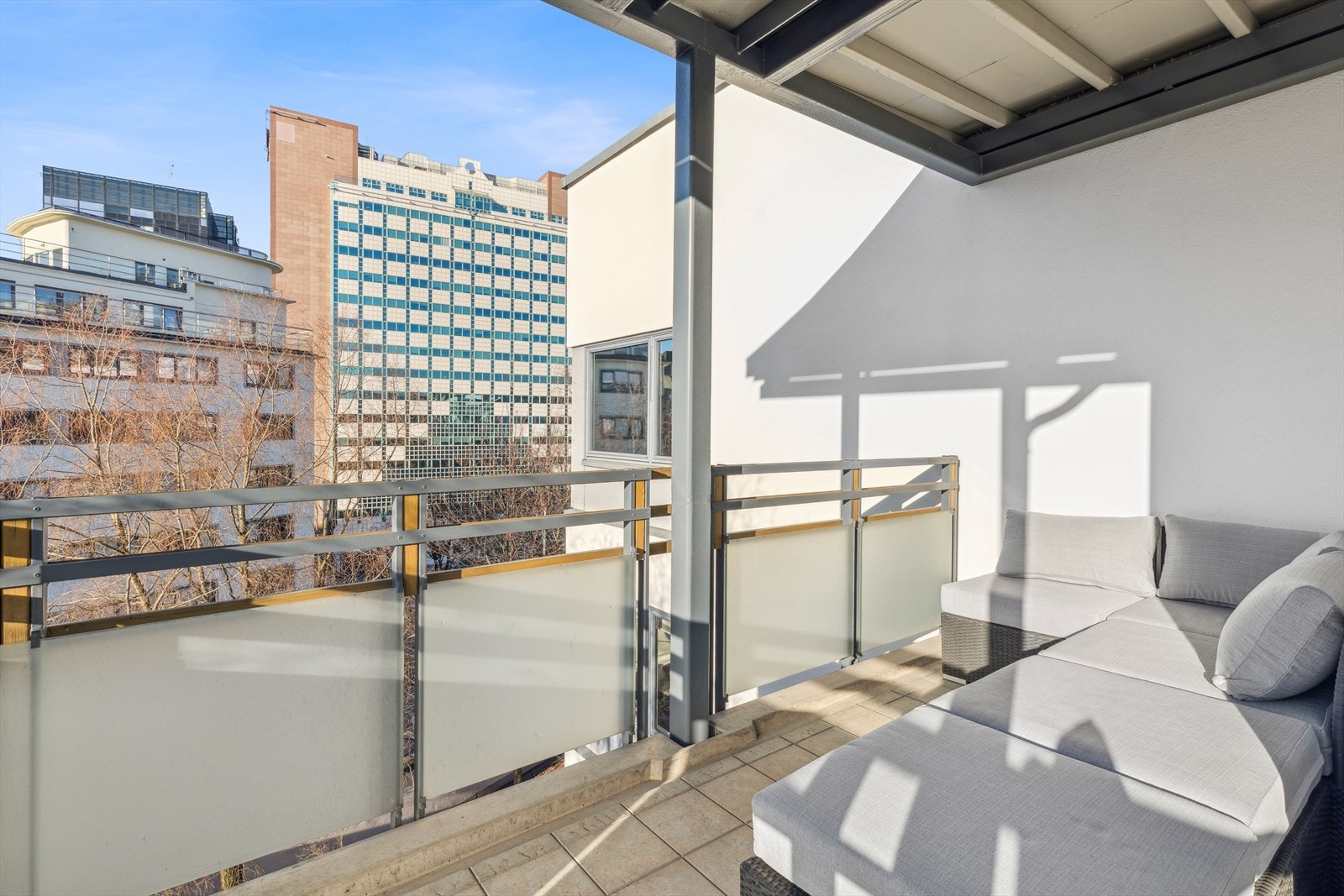 Bilde fra balkong. Galleribilde