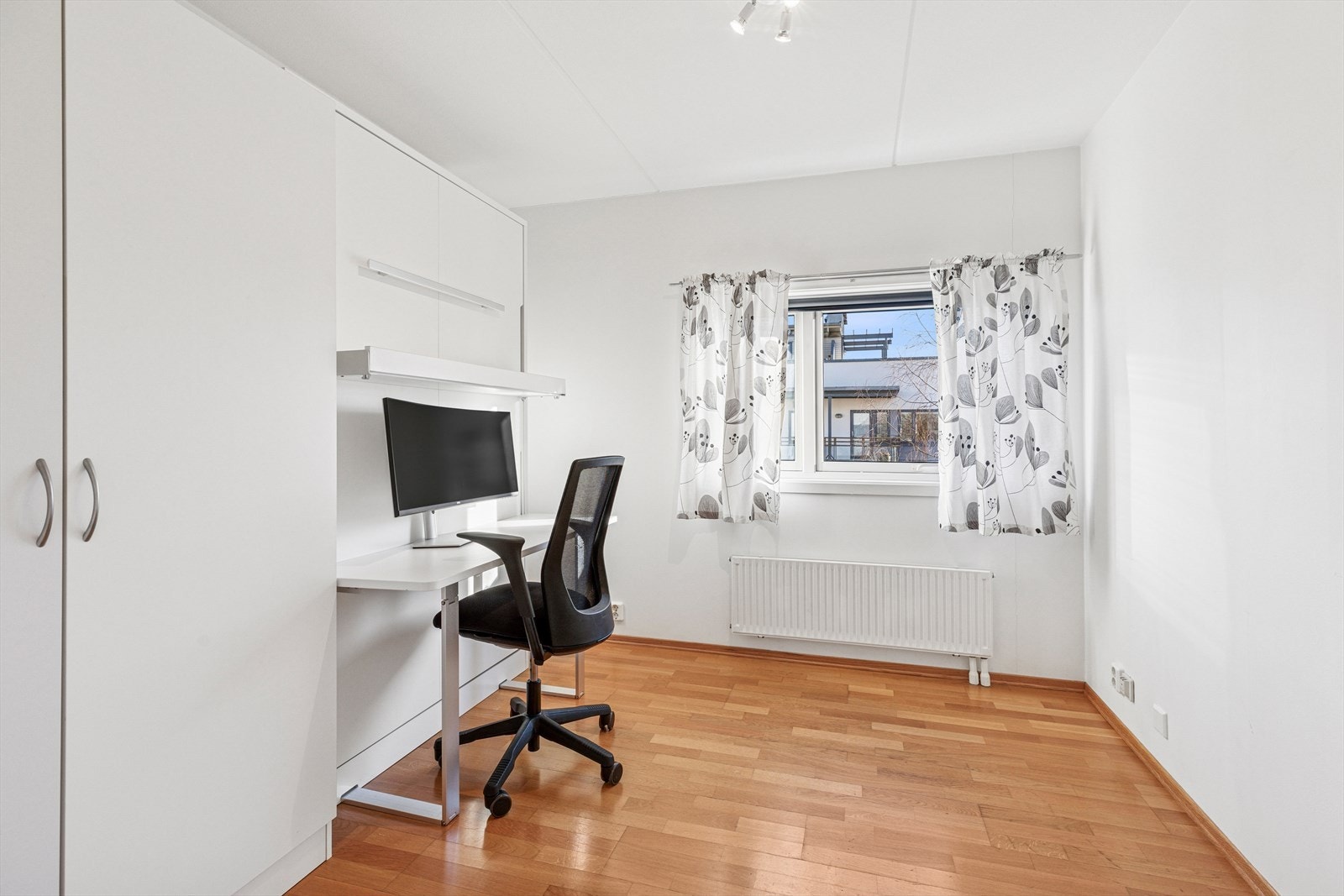 Soverom 2 passer utmerket som kontor, gjesterom eller barnerom. Galleribilde