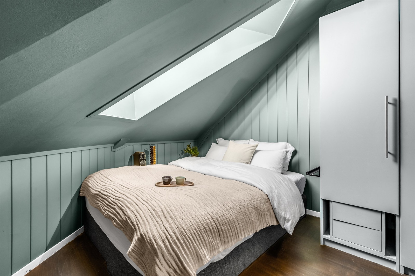 Sengen som står der i dag er 150cm seng. Galleribilde