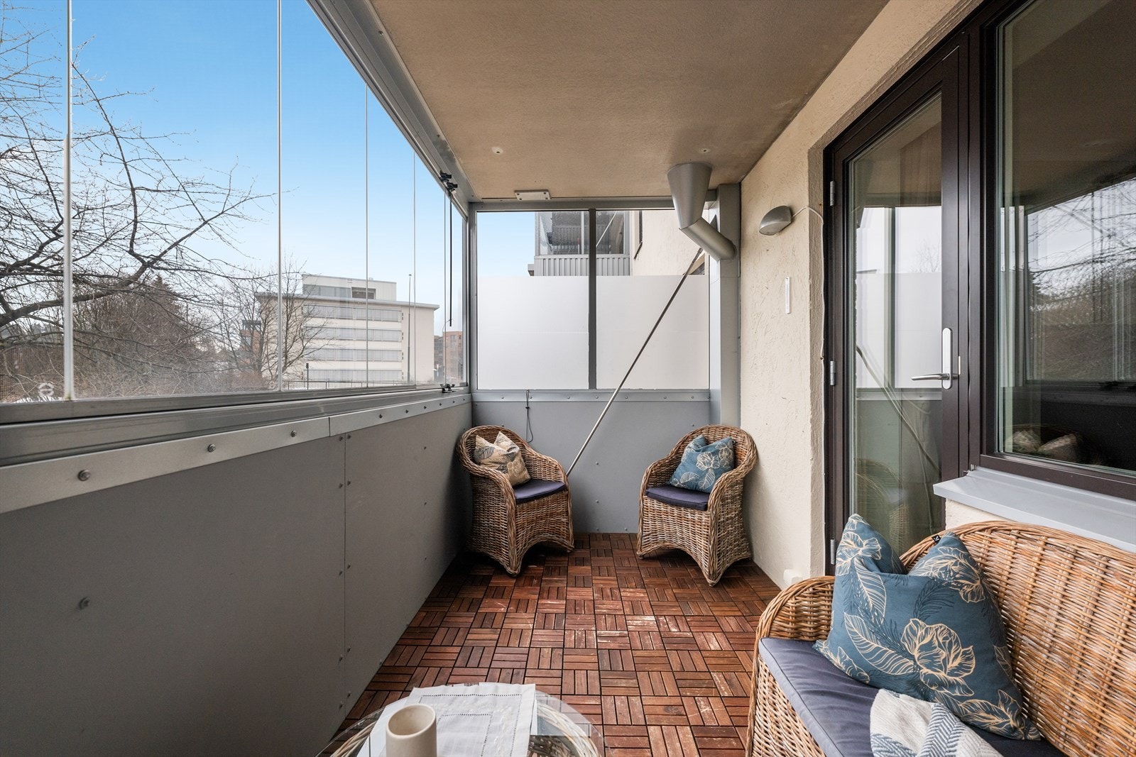 God plass til sittegruppe og grill. Galleribilde