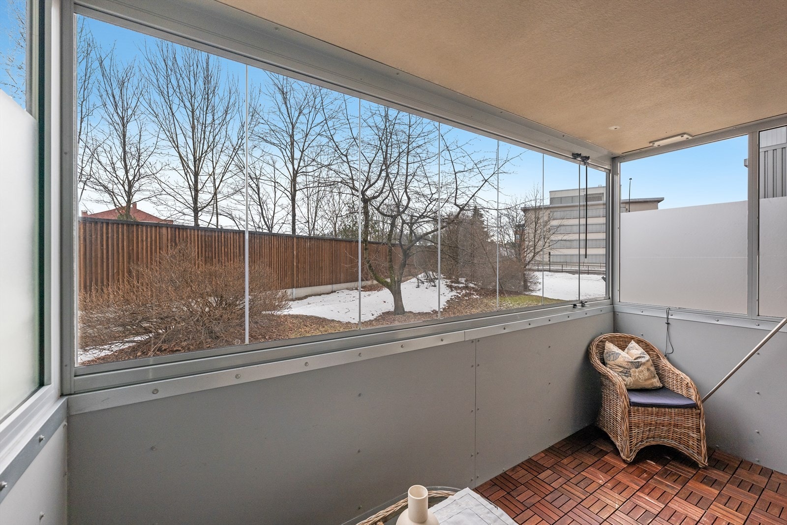 Romslig balkong med flere utnyttelsesmuligheter. Galleribilde