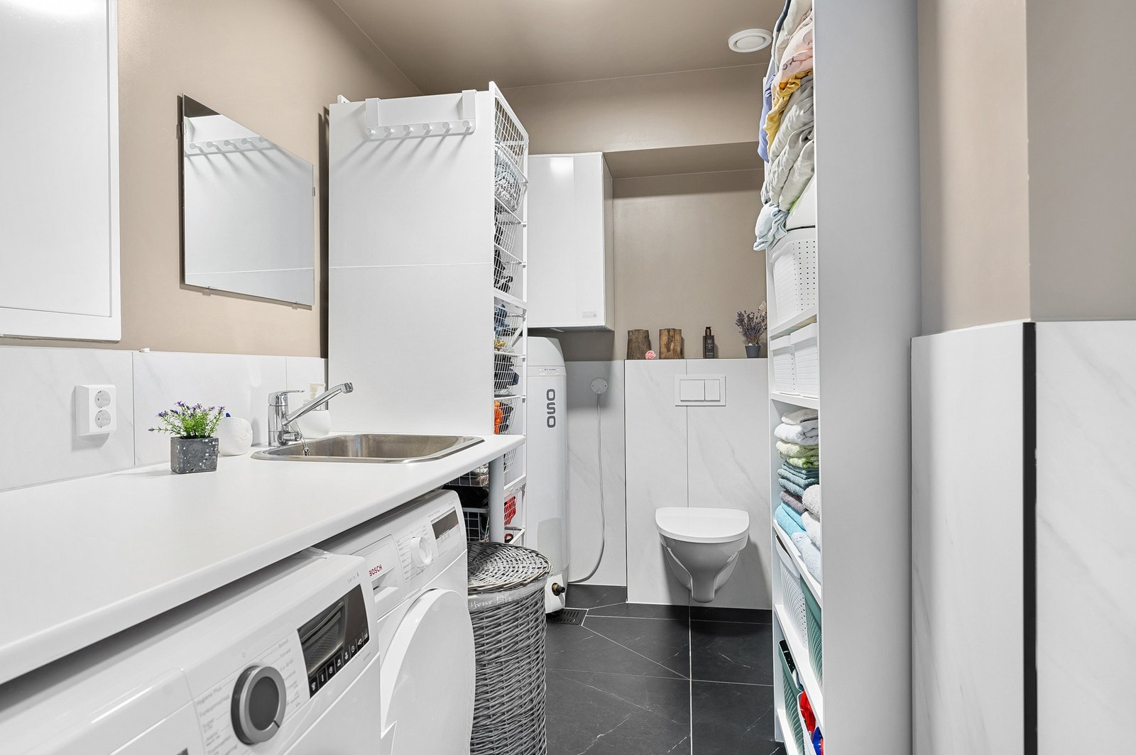 Praktisk vaskerom i 1.etasje. Galleribilde