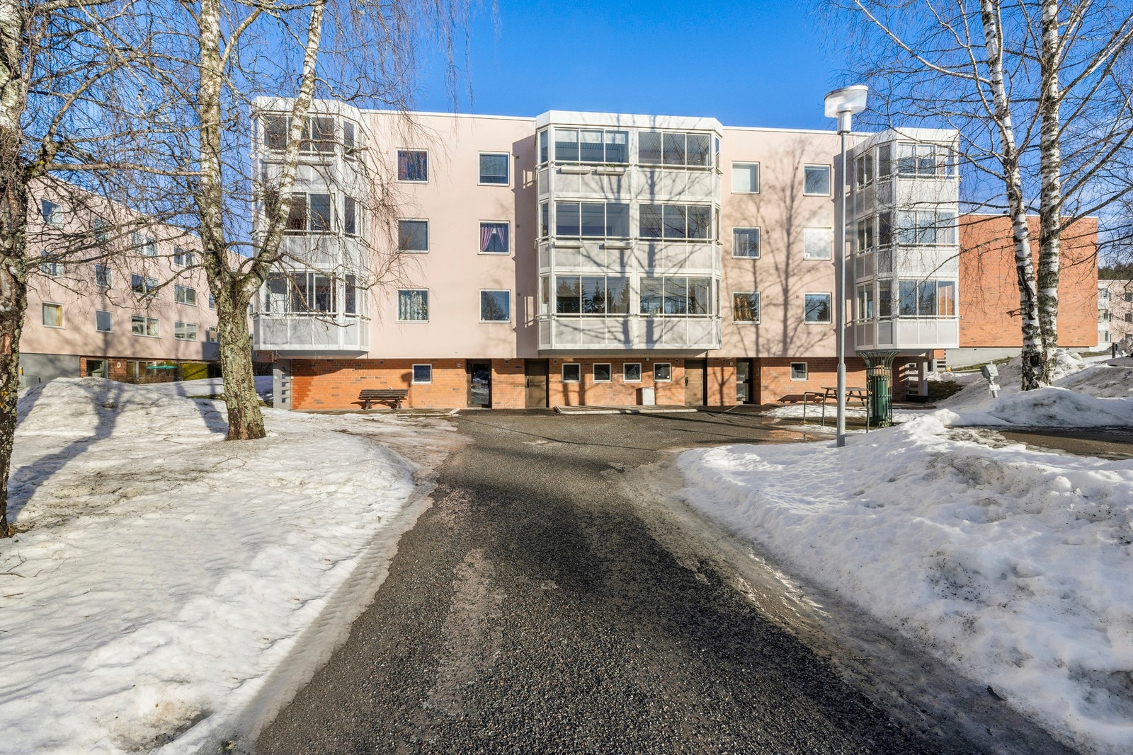 Leiligheten er beliggende i høy. 1.etg. og har Galleribilde