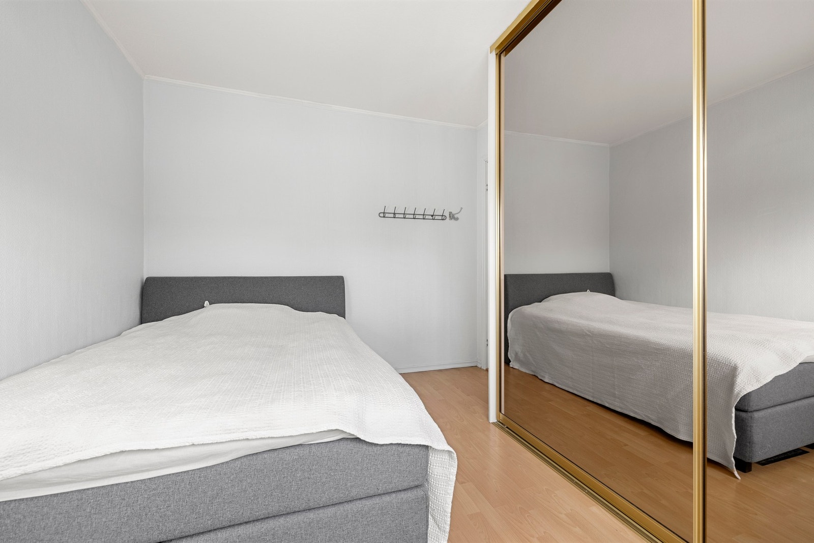 Det også god plass i skap for oppbevaring av klær og sko. Galleribilde