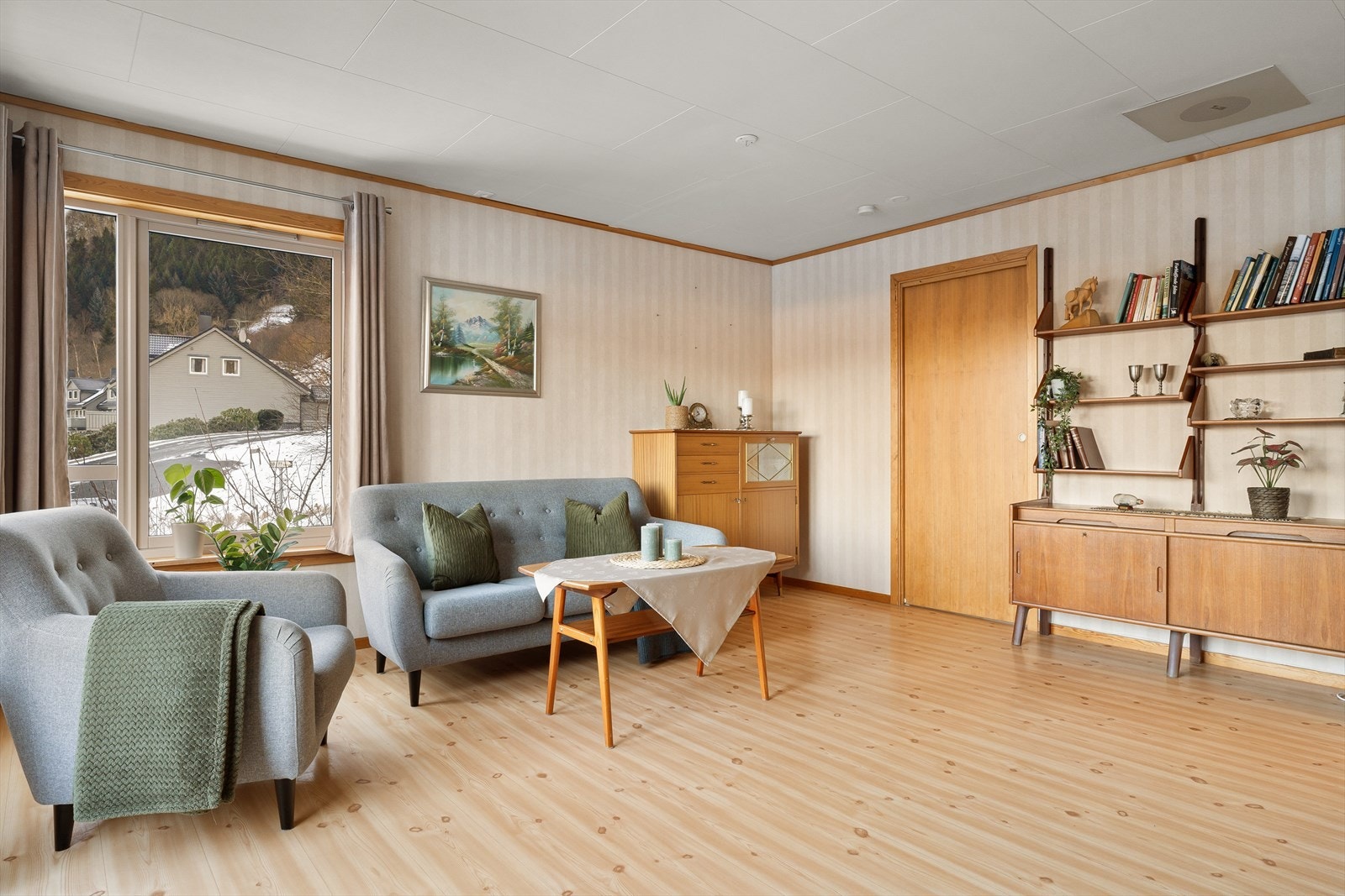 Her kan man innrede med sofagruppe og mediemøblement. Galleribilde