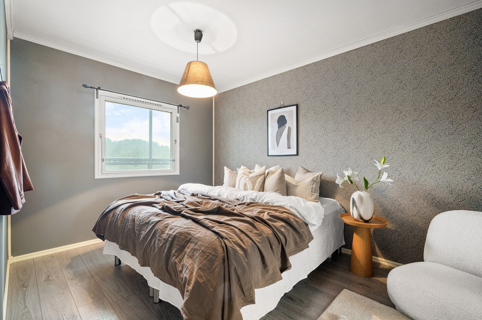 Leiligheten har to luftige soverom målt til 11,4m² og 8,8m². Galleribilde