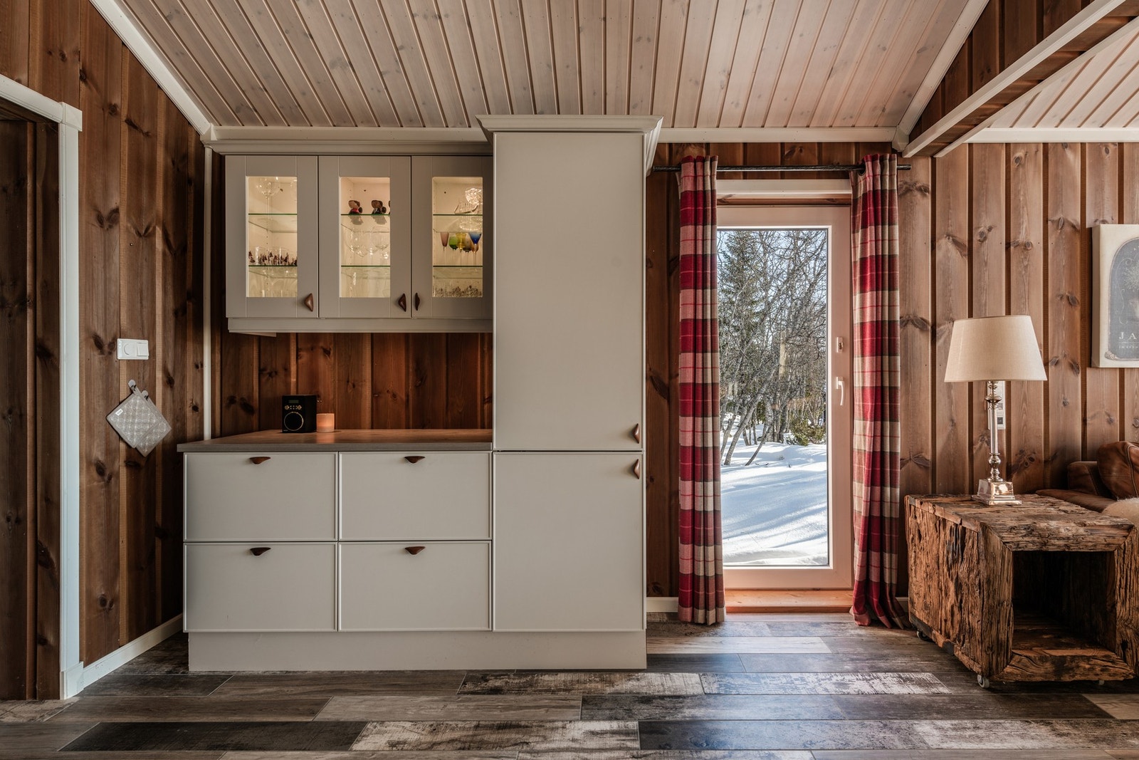 Utgang til uteplass med jaccuzi Galleribilde