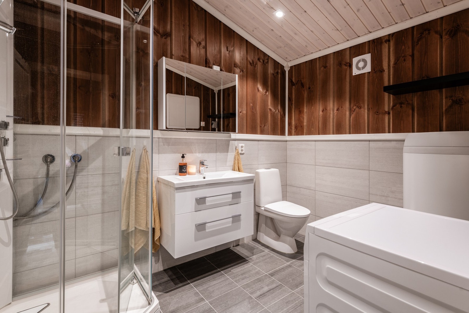 Hytten har to flotte bad Galleribilde