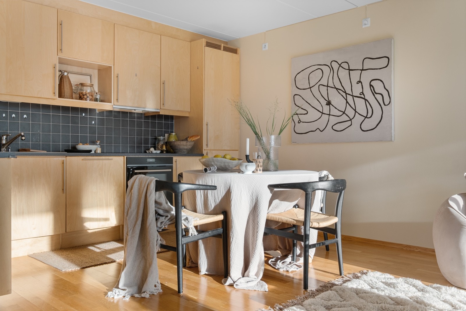 Det er god plass til et romslig spisebord. Galleribilde