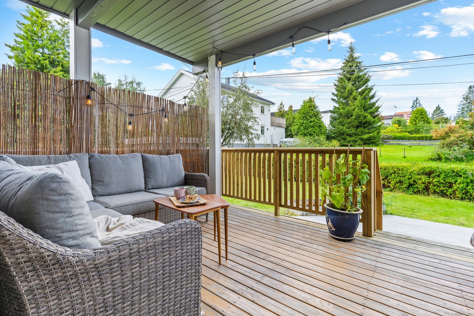 På verandaen kan man nyte herlig ettermiddag- og kveldssol. Galleribilde