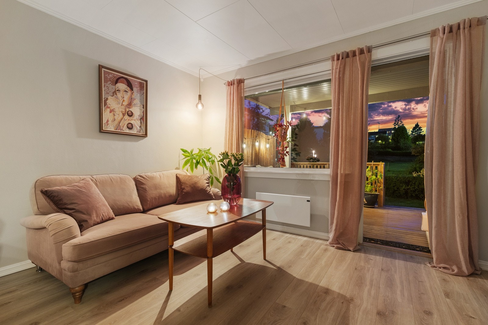 Herlig kveldsstemning i stuen. Galleribilde