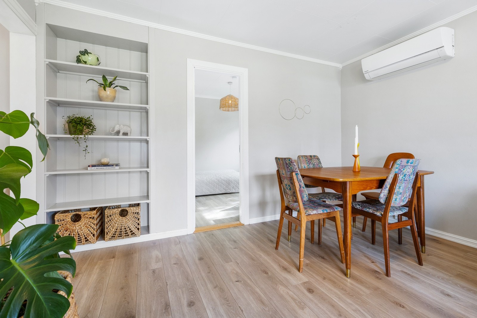 Spisestuen innbyr til hyggeliige måltider. Galleribilde