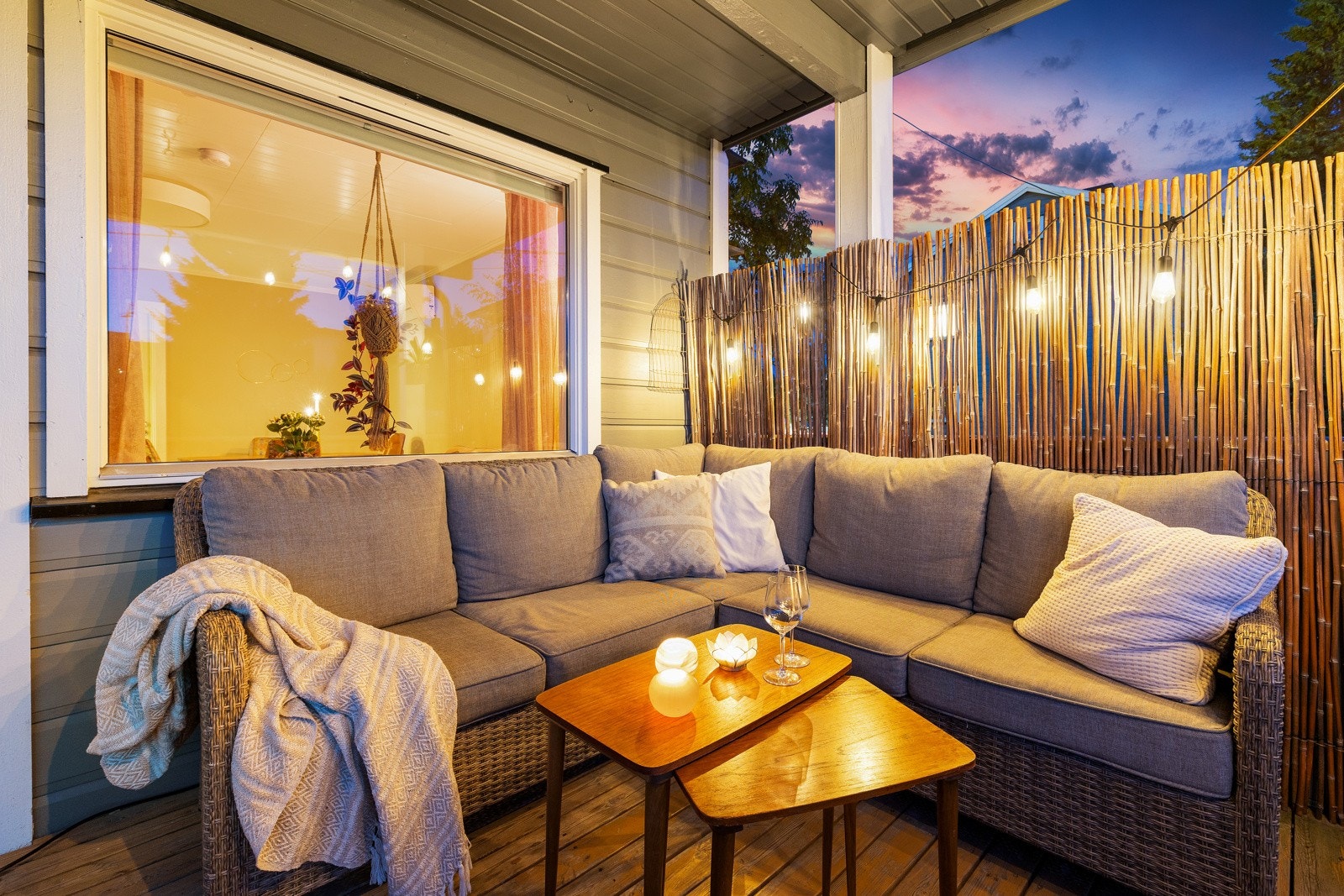 Herlig kveldsstemning på verandaen. Galleribilde