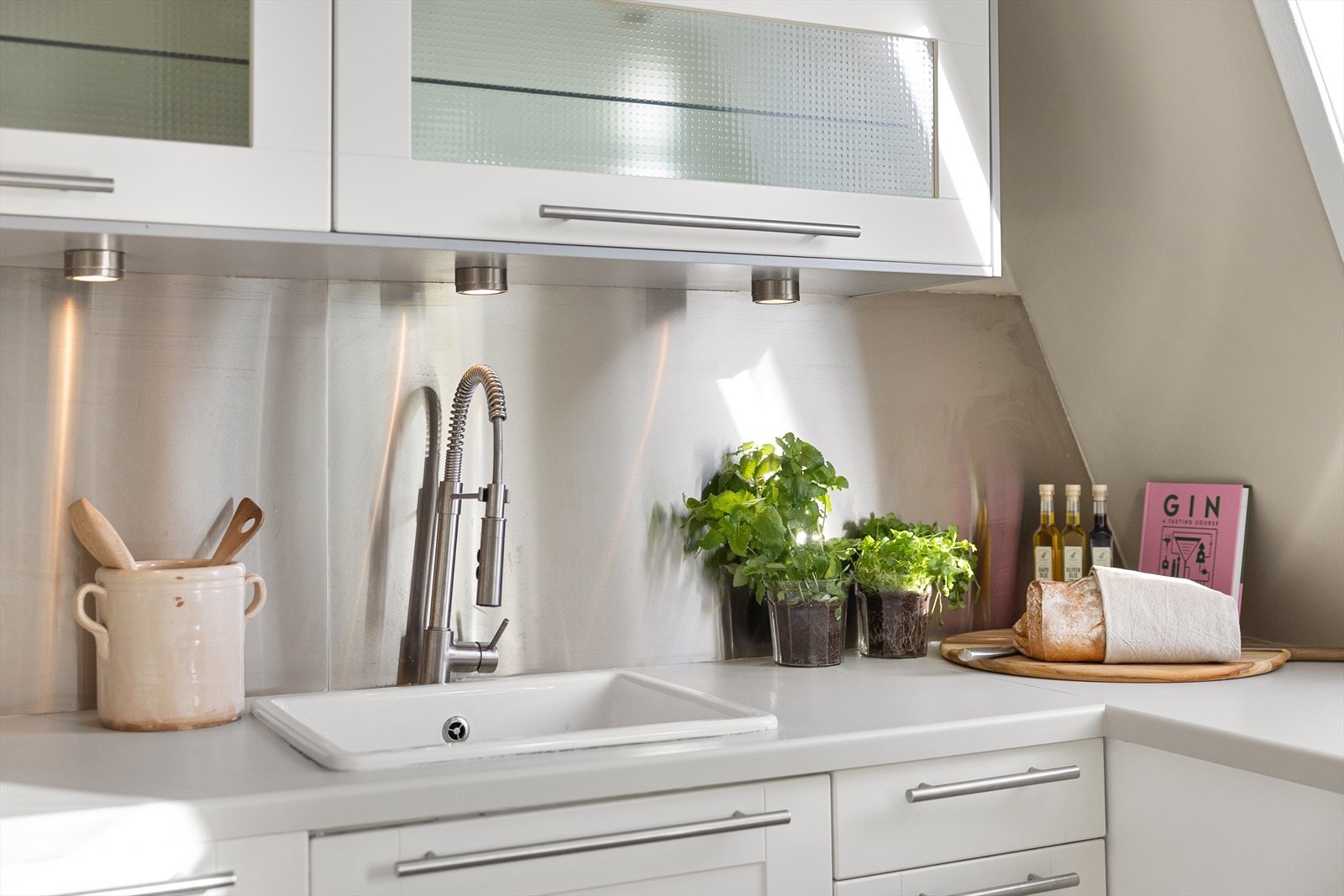 Godt med belysning under overskap. Galleribilde