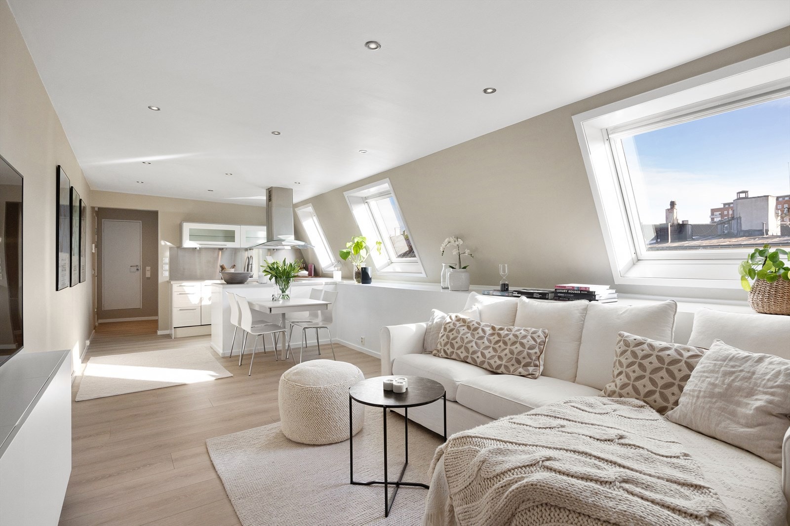 Jacob Aalls gate 18 - Flott toppetasje med rolig beliggenhet presentert av Maria Valentinsen Løken. Galleribilde