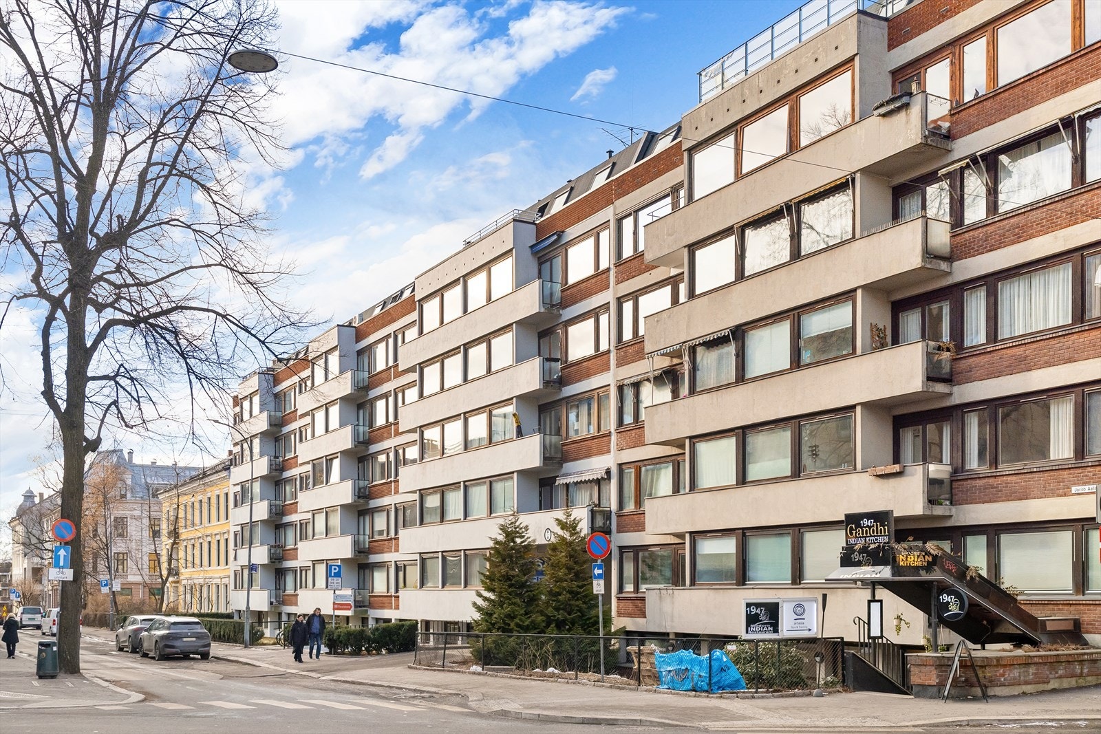 Fra leiligheten er det gangavstand til både dagligvare, shopping og servicetilbud samt parker og rekreasjonsområder. Galleribilde