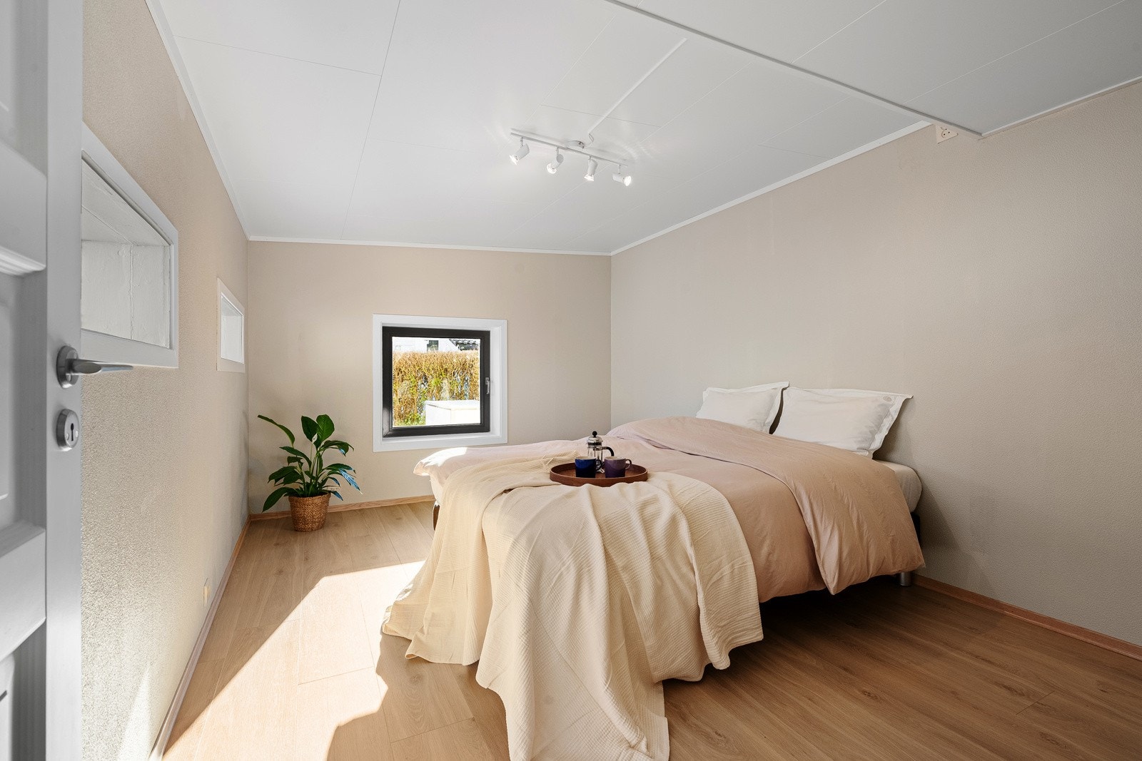 Påbygget/innredet rom er ikke byggemeldt og godkjent - se pkt. ferdigattest i salgsoppgaven. Galleribilde