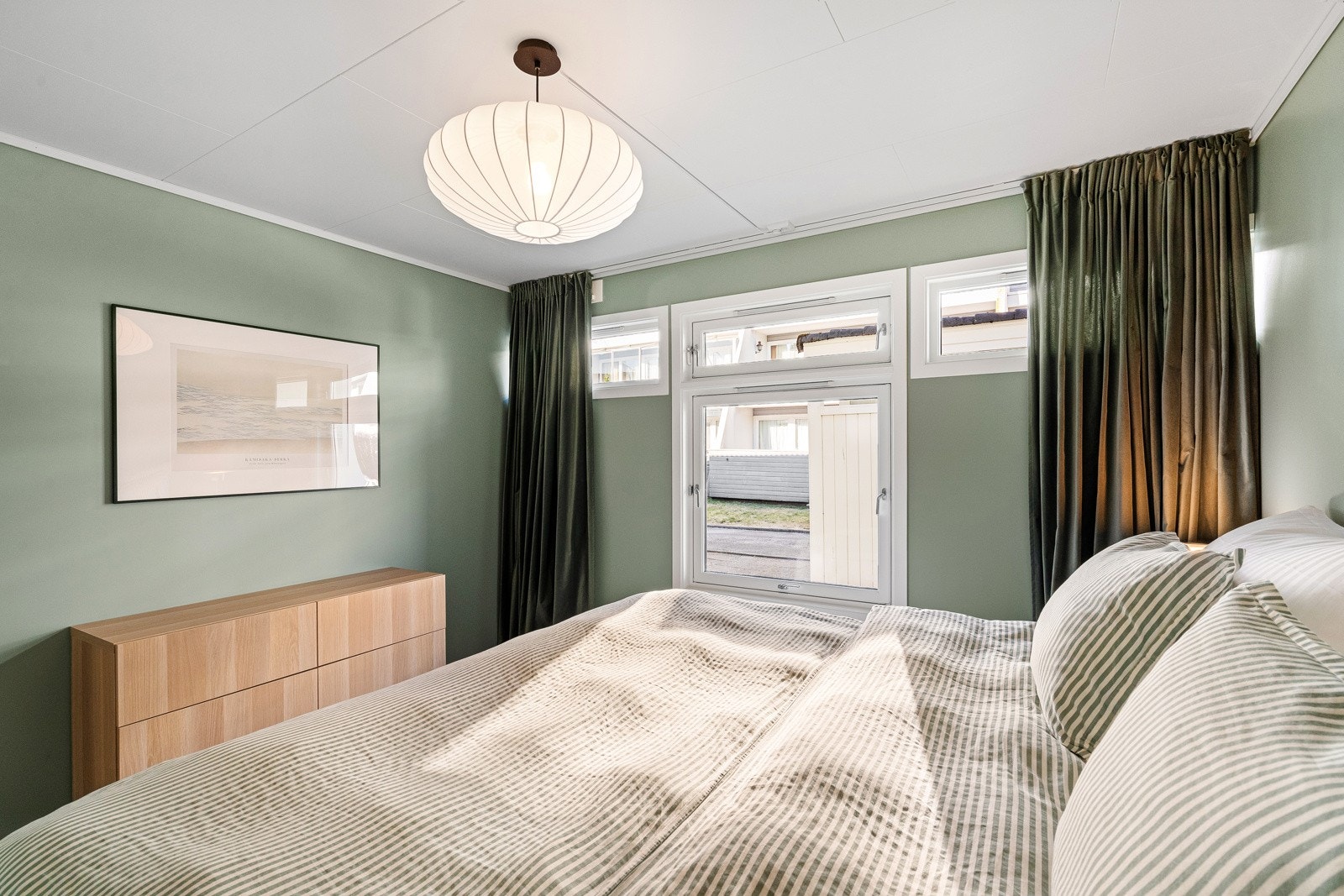 Hovedsoverommet er av lekker utførelse og kan enkelt innredes med dobbeltseng og nattbord. Galleribilde