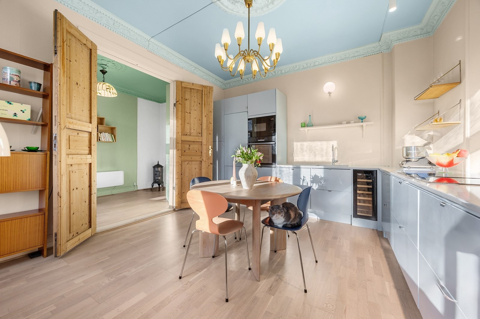 Moderne kjøkkeninnredning. Galleribilde