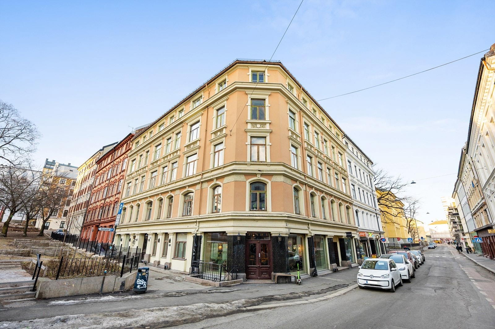 Attraktiv bygård med nærhet til butikker. Galleribilde