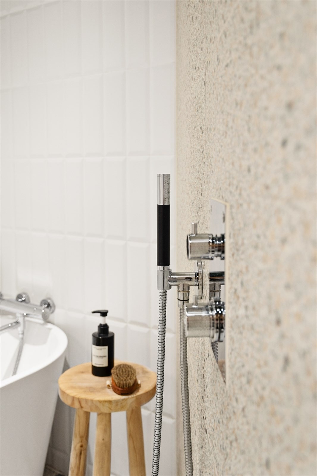 Detaljert dusjdesign med praktiske funksjoner. Armaturer fra Tapwell. Galleribilde