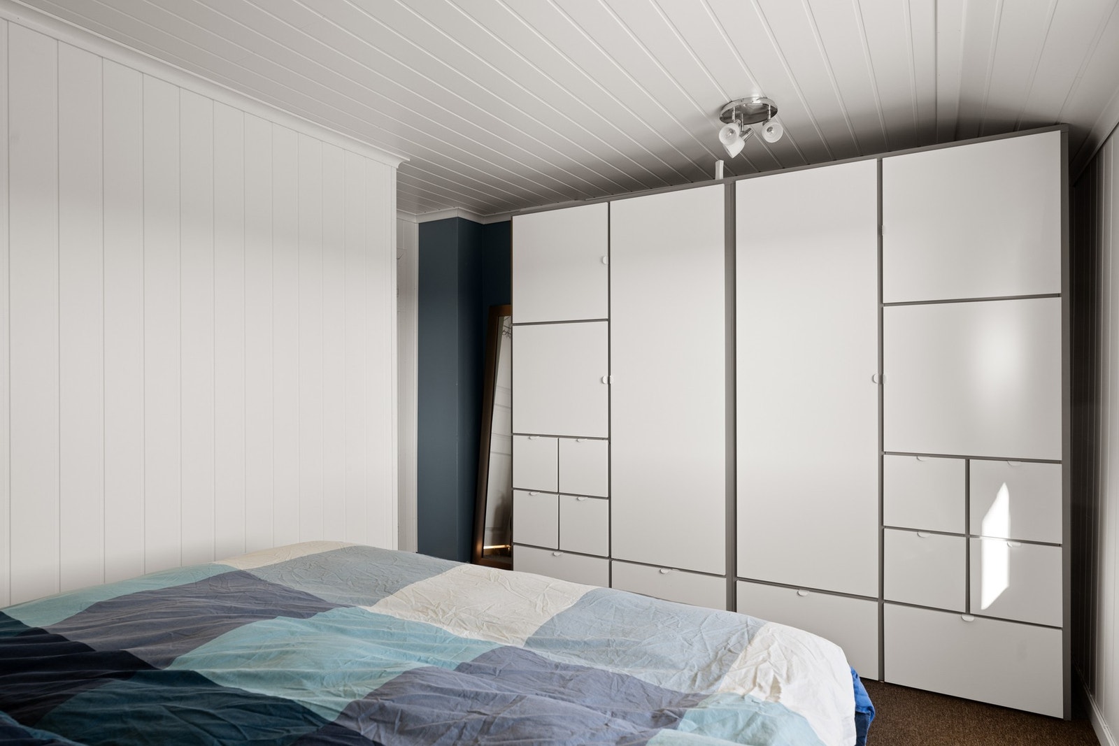 Plass til en stor garderobe på hovedsoverommet. Galleribilde