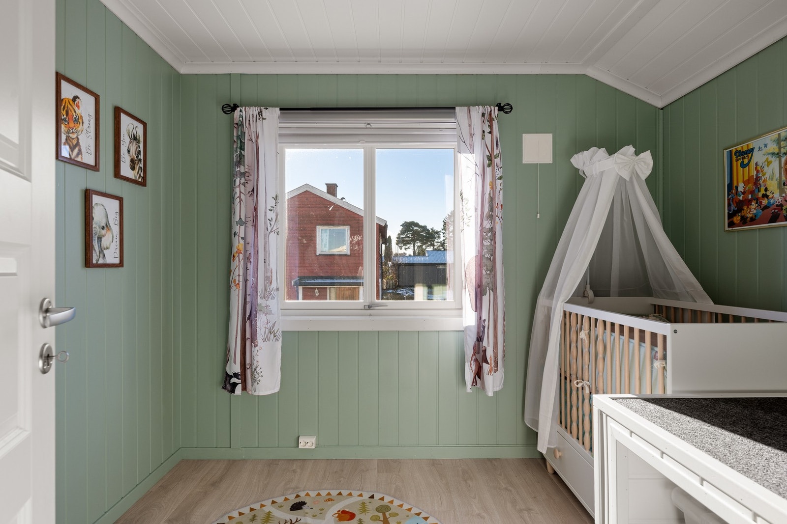 Barnerom/soverom malt i en passende farge. Galleribilde