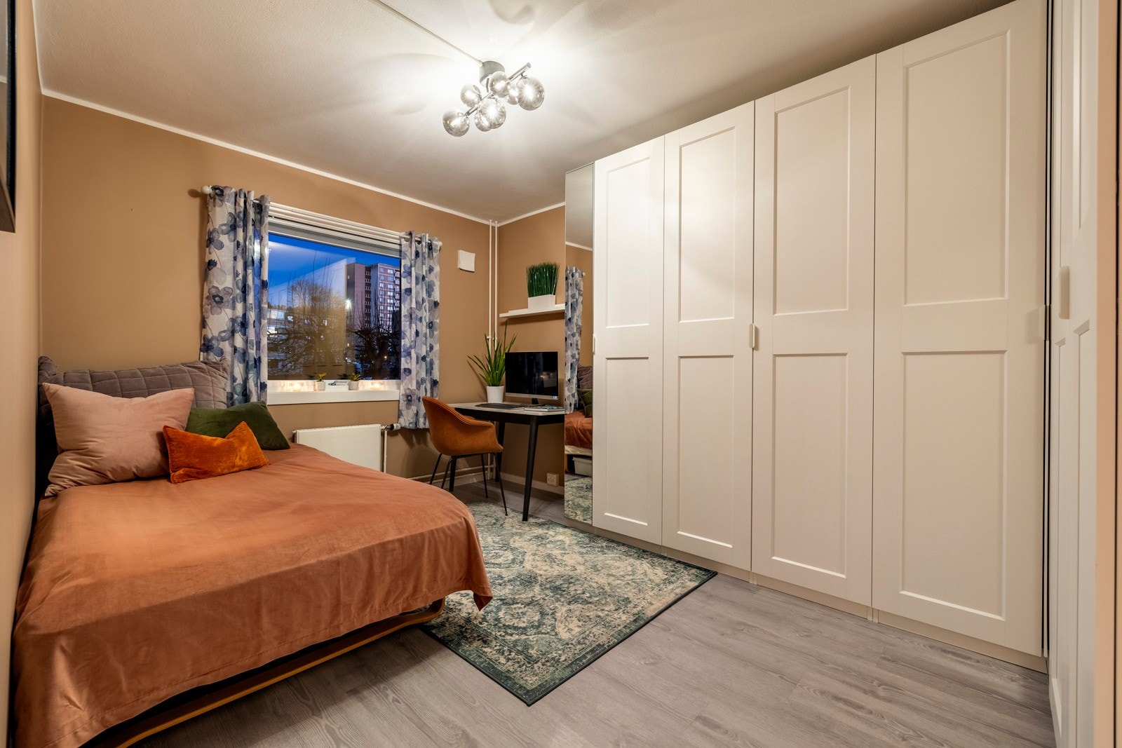 Soverom - Rikelig med skap og garderobeplass Galleribilde