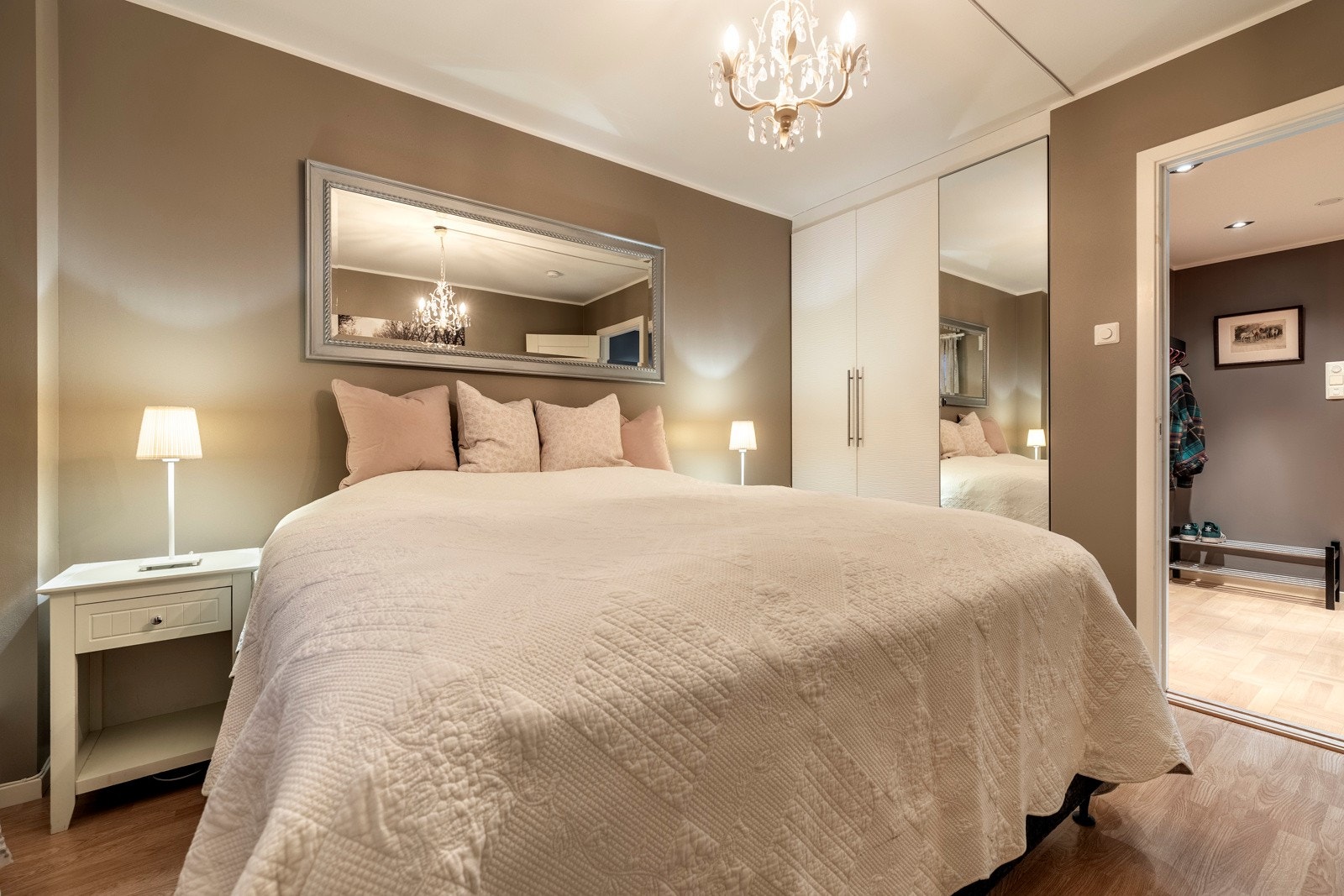 Leiligheten rommer 2 gode soverom - Ett vestvendt og ett østvendt Galleribilde