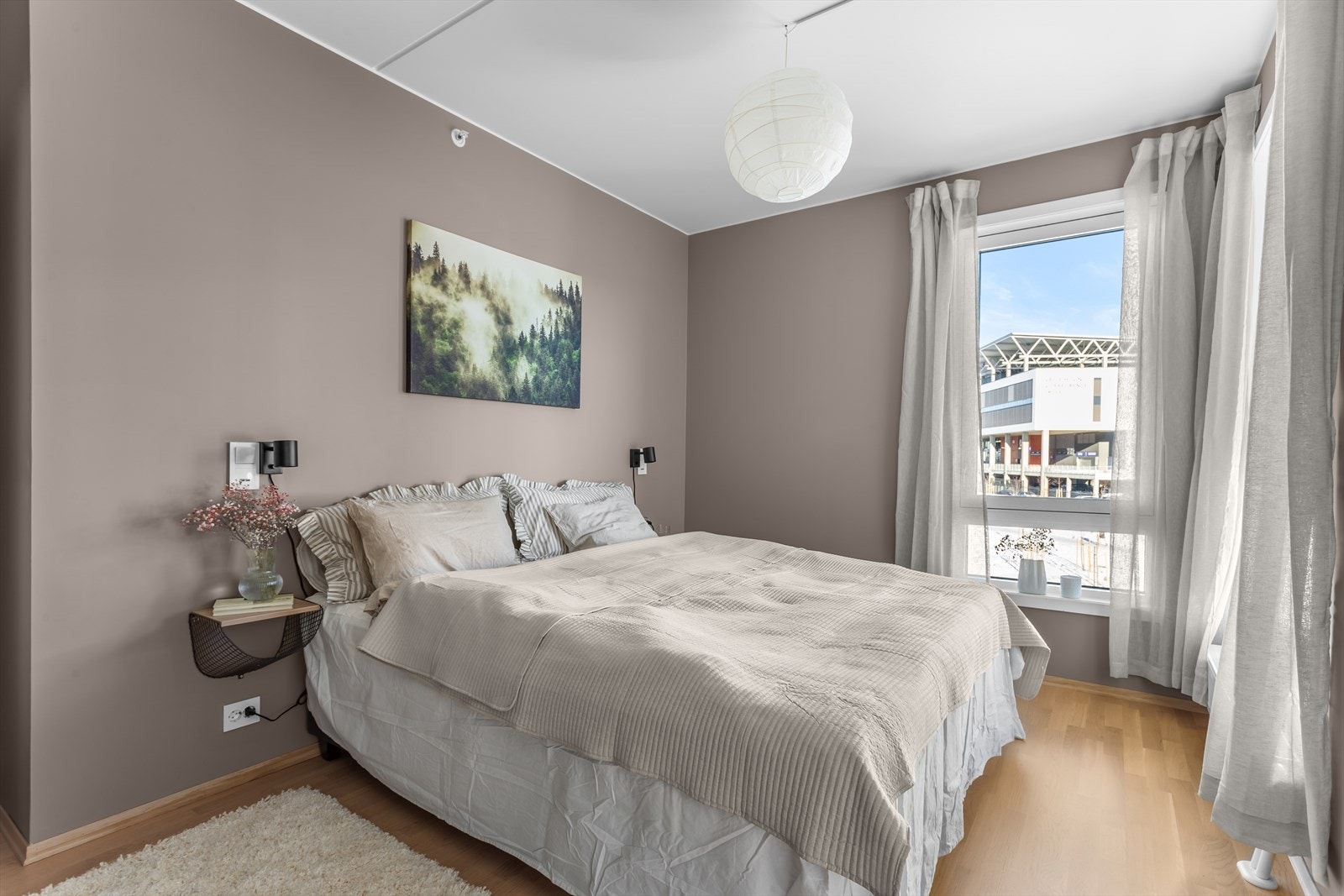 Plass til stor dobbeltseng Galleribilde