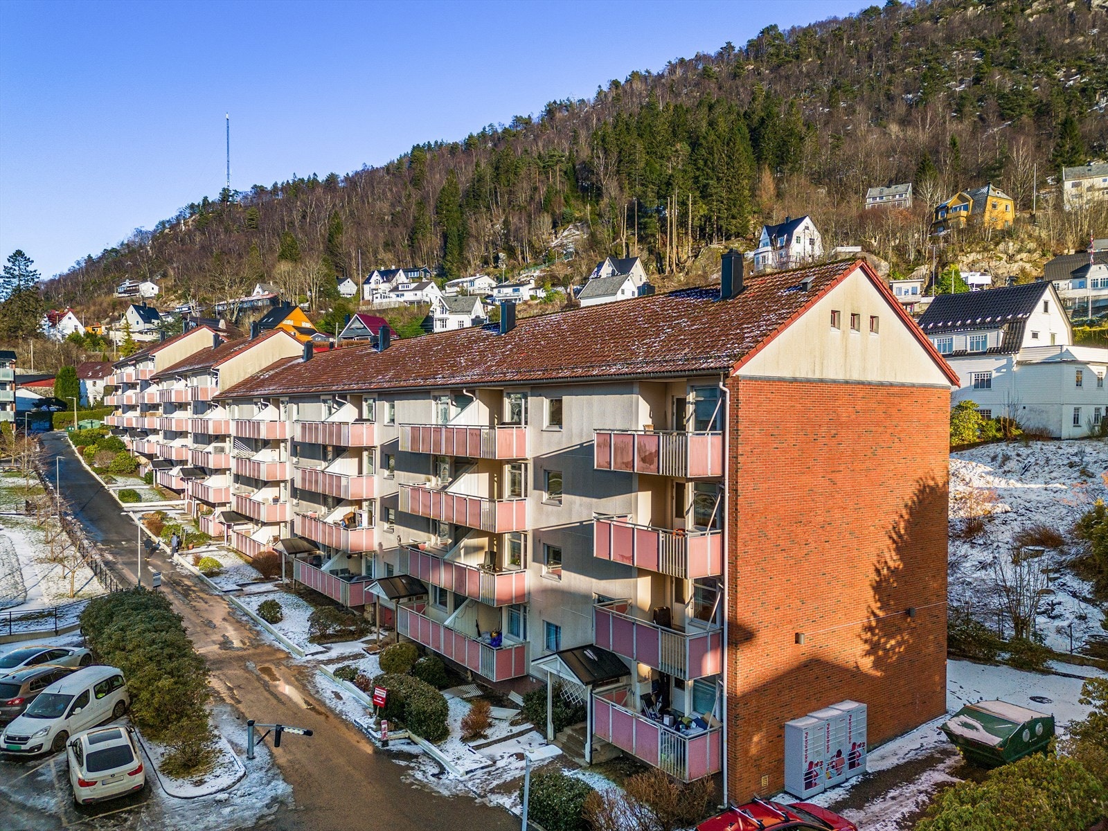 Leiligheten ligger fint til i byggets 4.etasje og har trappeadkomst. Galleribilde