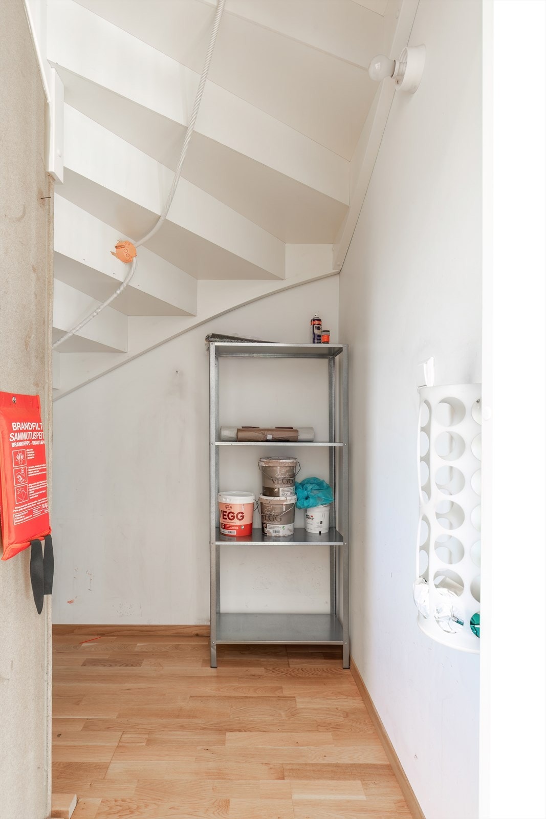 Bod under trapp Galleribilde