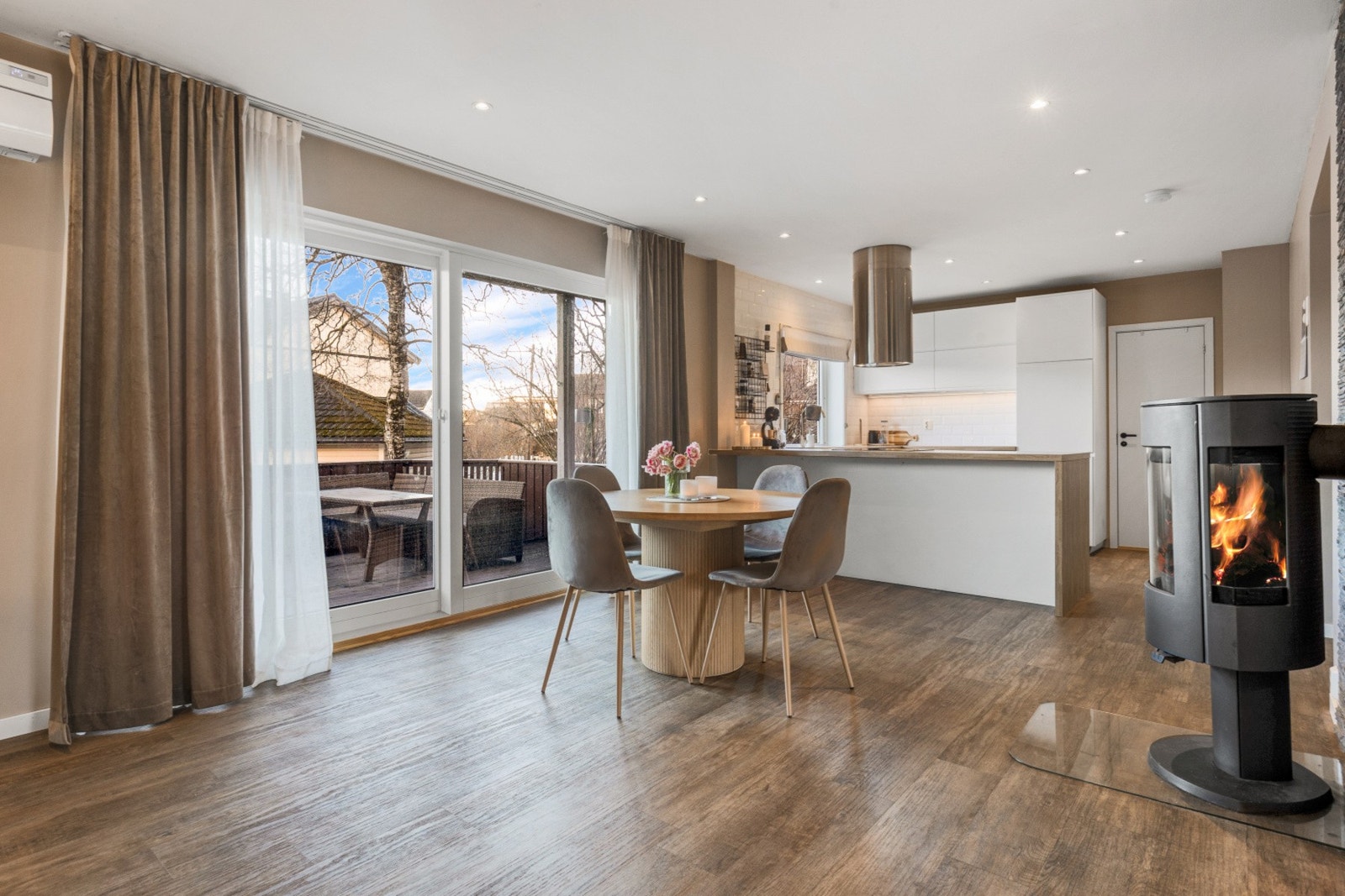 En flott halvpart av tomannsbolig med sentrumsnær beliggenhet Galleribilde