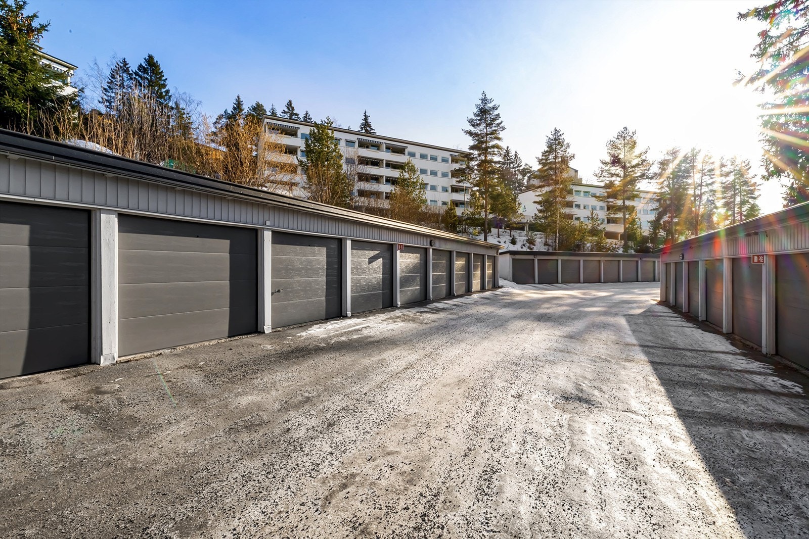 Garasjeplass kan kjøpes i tillegg til leiligheten. Galleribilde
