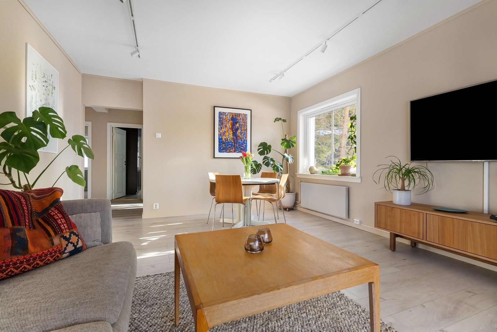 Gulvflater belagt med laminat. Galleribilde