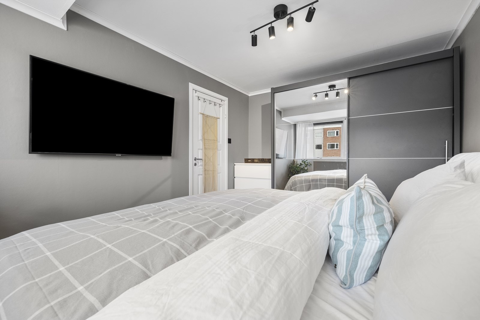 Soverommet har også plass til en kommodeløsning ved døren. Galleribilde