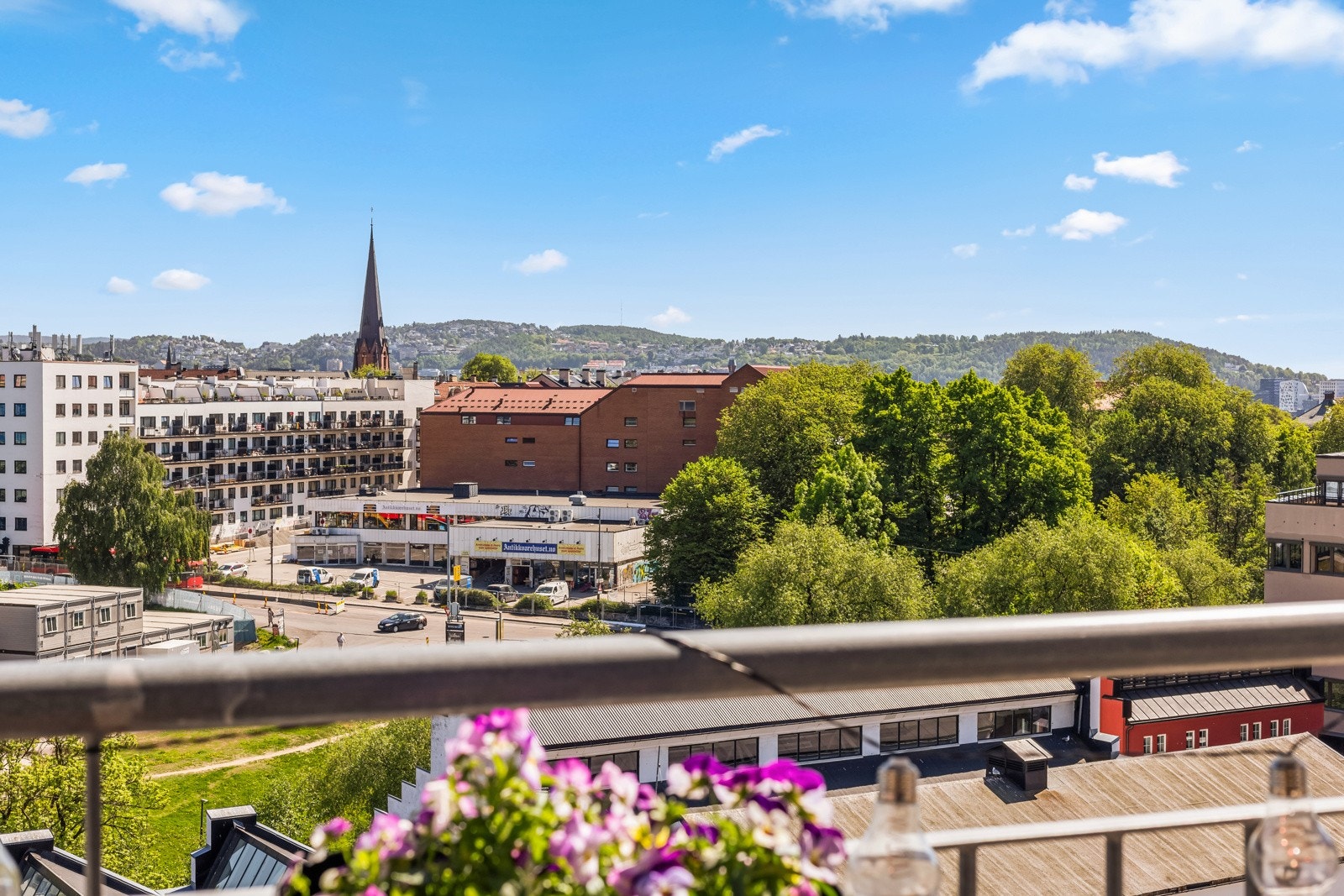Flott utsikt mot byen og Grünerløkka. Galleribilde
