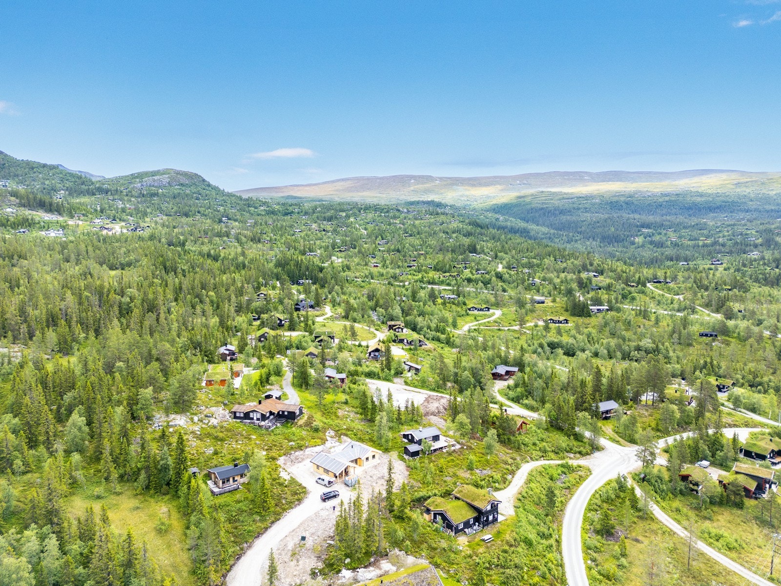 En attraktiv og populær helårsdestinasjon, ideelt for den aktive familien. Hytta er beliggende på en utsiktstomt og har nydelige solforhold fra morgen til kveld. I tillegg til flotte sol- og utsiktsforhold byr Tempelseter på helårs friluftsopplevelser. Galleribilde