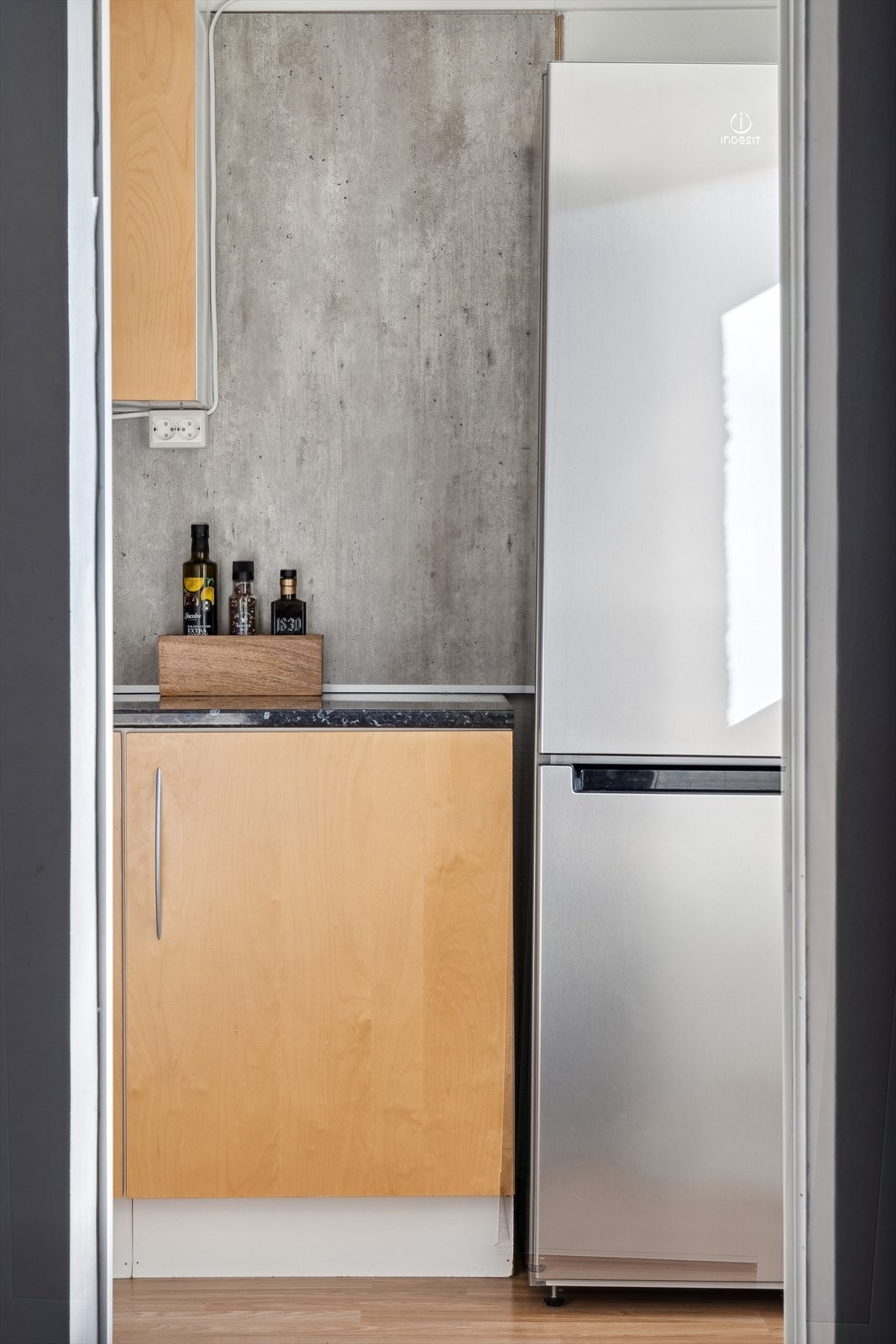 Innredningen består av både over- og underskap. Galleribilde